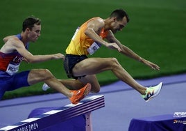 Dani Arce en la final de los 3.000 metros obstáculos de París