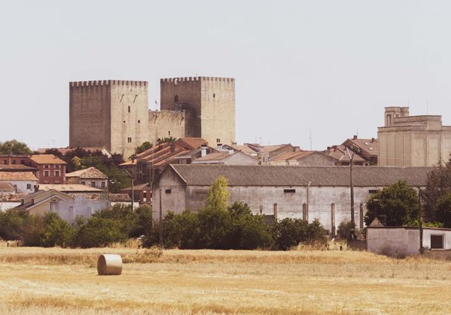 En primer término, la Nave destinada a espacios culturales.