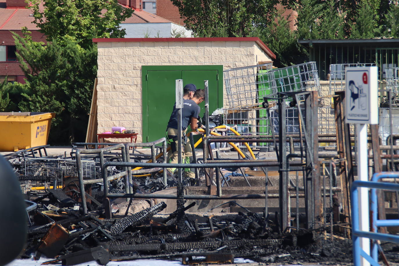 Así ha sido el incendio en el punto limpio norte de Burgos