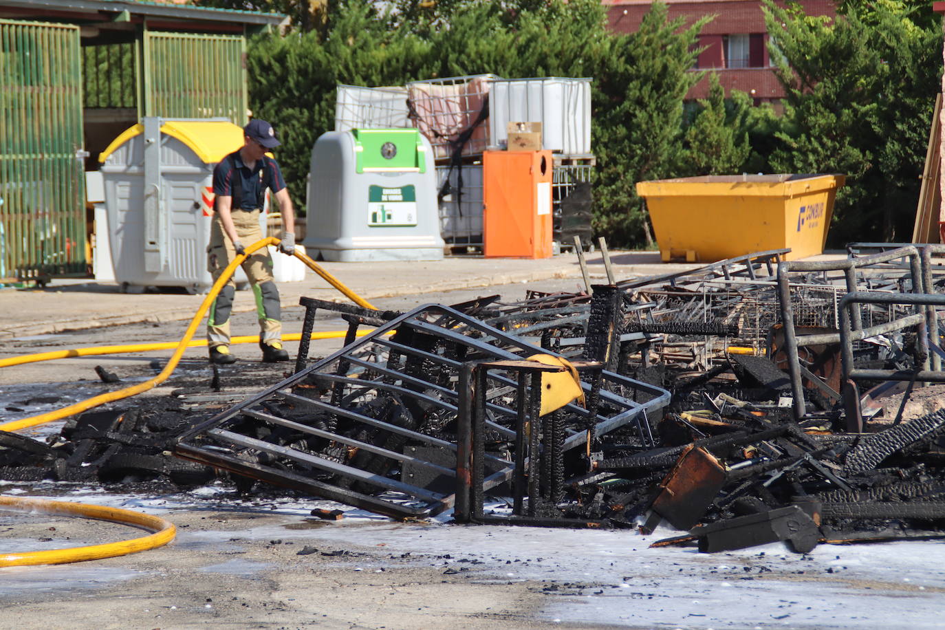 Así ha sido el incendio en el punto limpio norte de Burgos