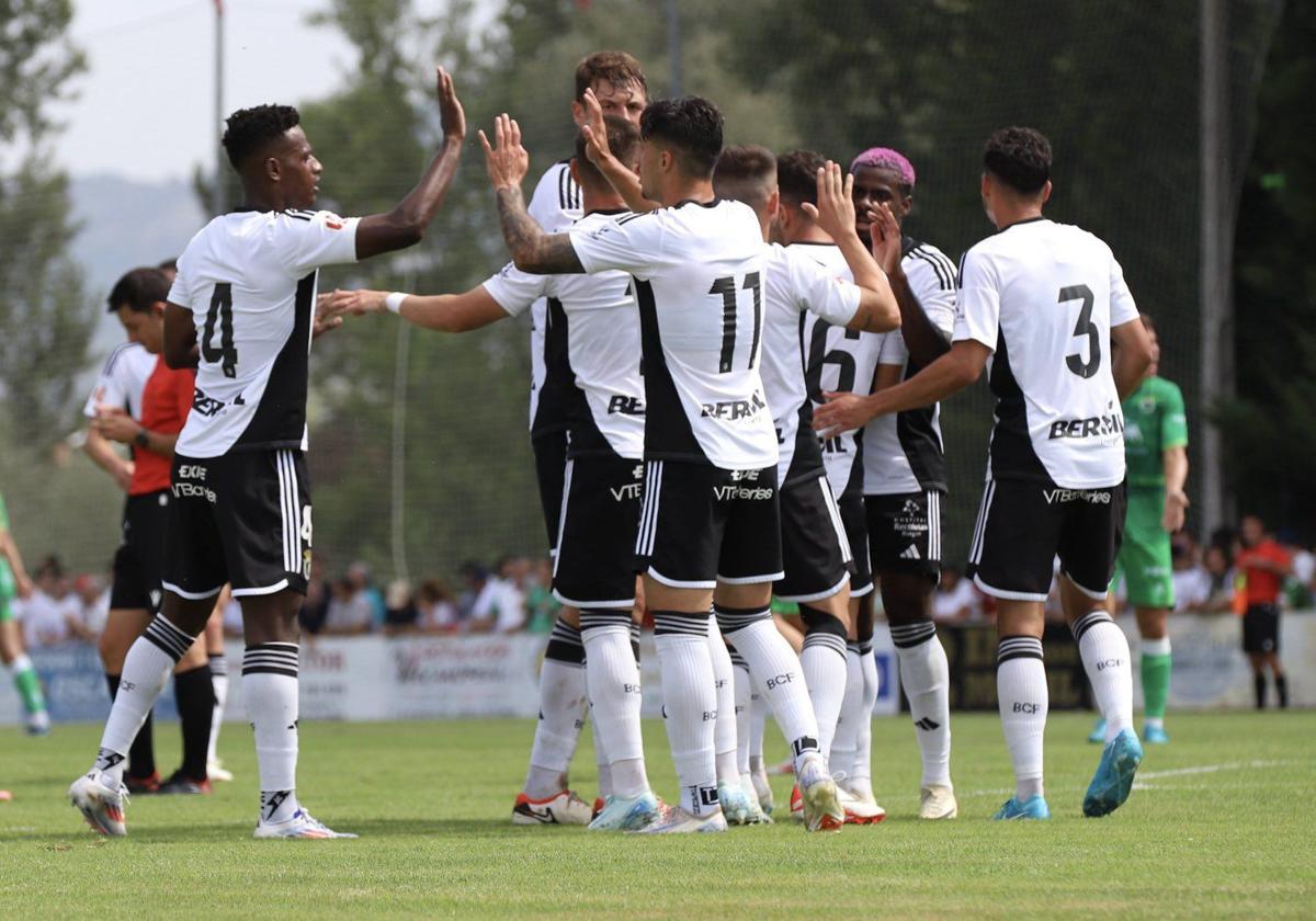 Jugadores del Burgos CF en el encuentro de esta mañana