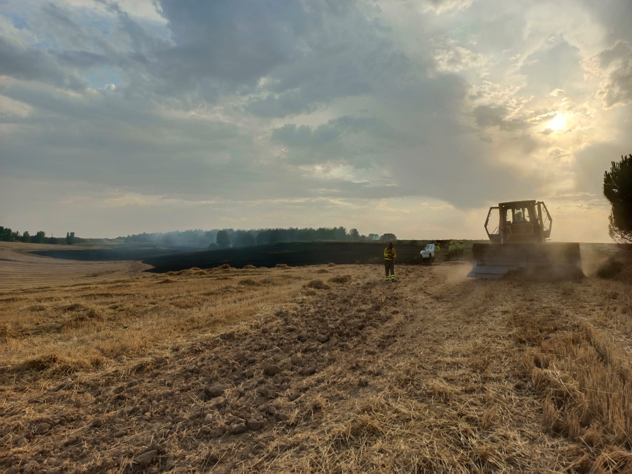 Incendio forestal y agrícola cerca de Villacienzo