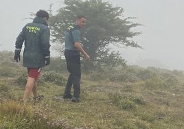 La niebla imperante en la zona complica la búsqueda.