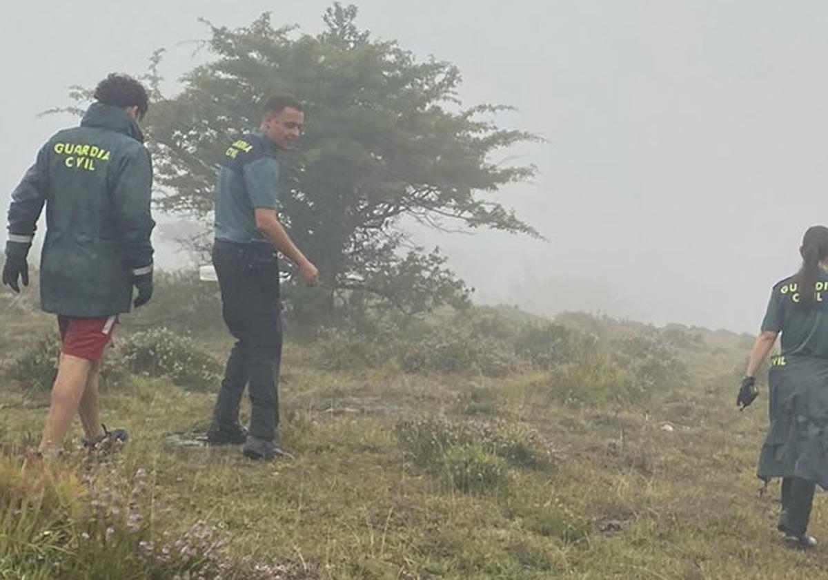 La niebla imperante en la zona complica la búsqueda.