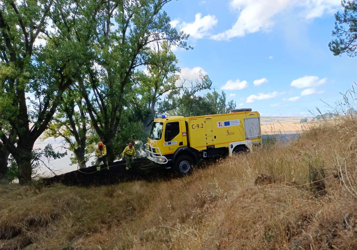 Imagen principal - Susto en Burgos por un incendio intencionado