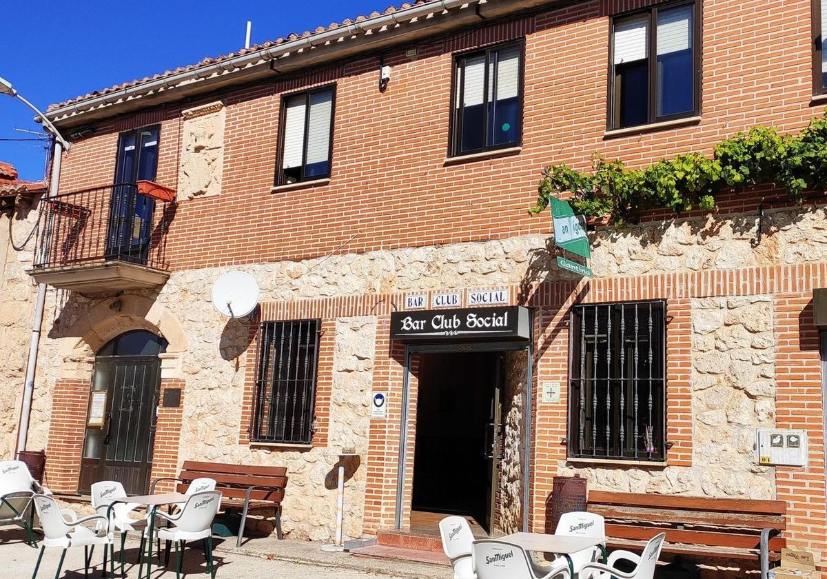 Vista del bar y la vivienda que se alquilan en Modúbar de la Cuesta, Burgos.