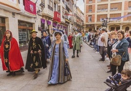 Desfile de la fiesta en Medina de Pomar.