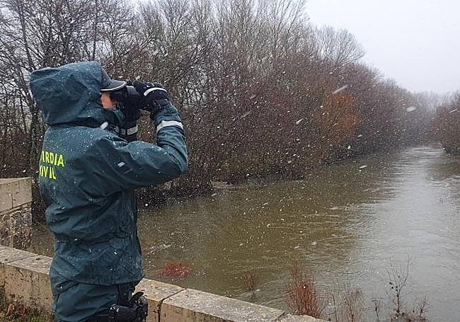 La Guardia Civil durante la búsqueda de Tina.