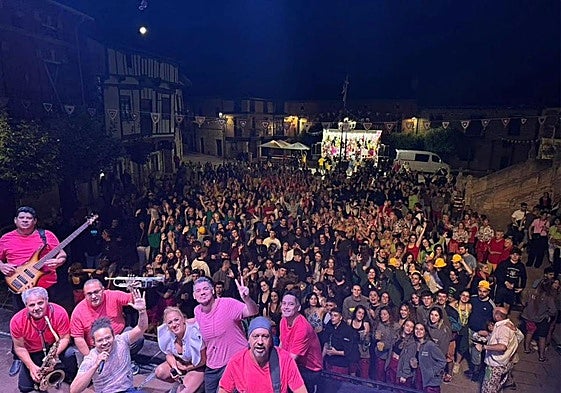 Imagen de verbena de verano en un municipio de Burgos.