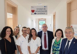 El consejero de Sanidad conoce el proyecto piloto de rehabilitación cardiaca en el centro de salud de Salas de los Infantes.