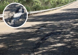 Baches en la carretera de Valdelacasa en el barrio de Cortes, en Burgos.