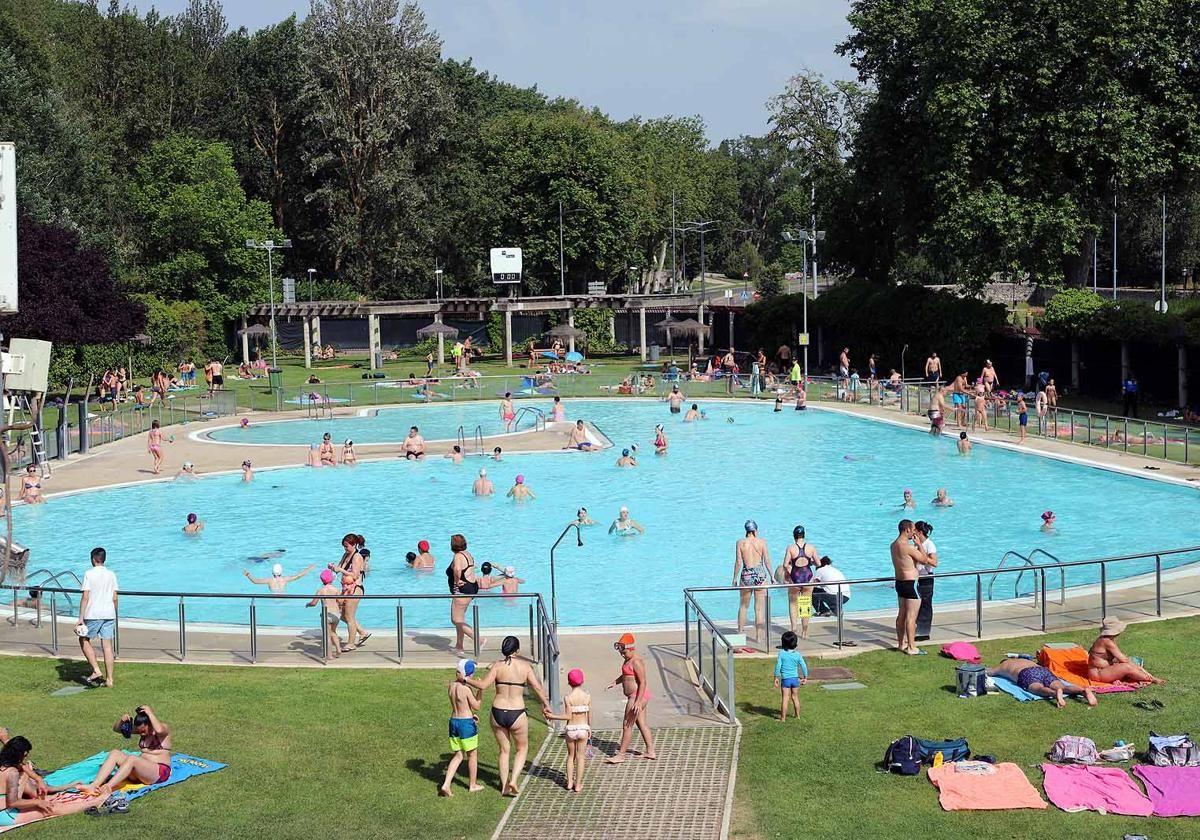 La afluencia a las piscinas fue muy alta en junio y julio.