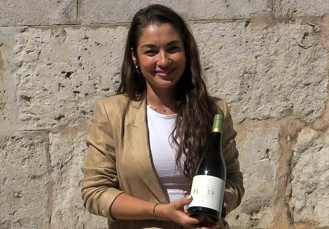 Sara Sastre, de la bodega Viña Sastre, con el vino ganador.