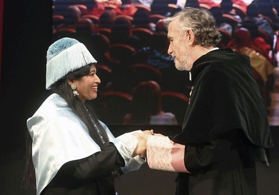 Manuel Pérez Mateos, rector de la UVA, junto a Visha Ferrer, investida doctora honoris causa, por la Universidad de Burgos.