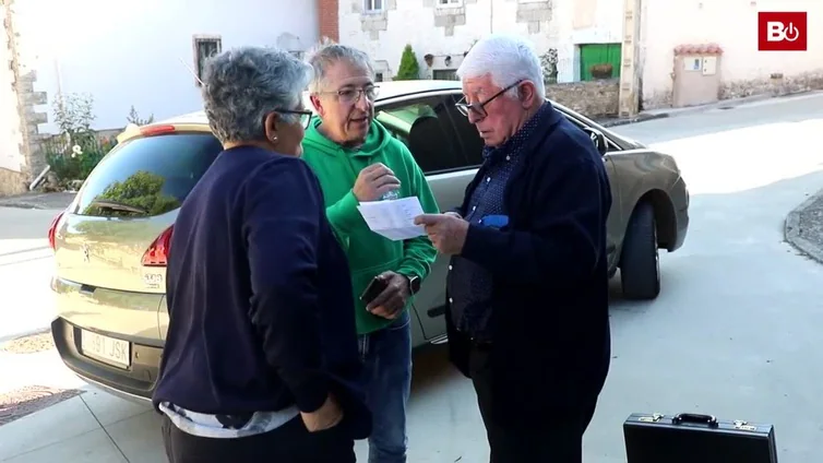 Viaje con un cura rural de Burgos para llegar a todas sus parroquias