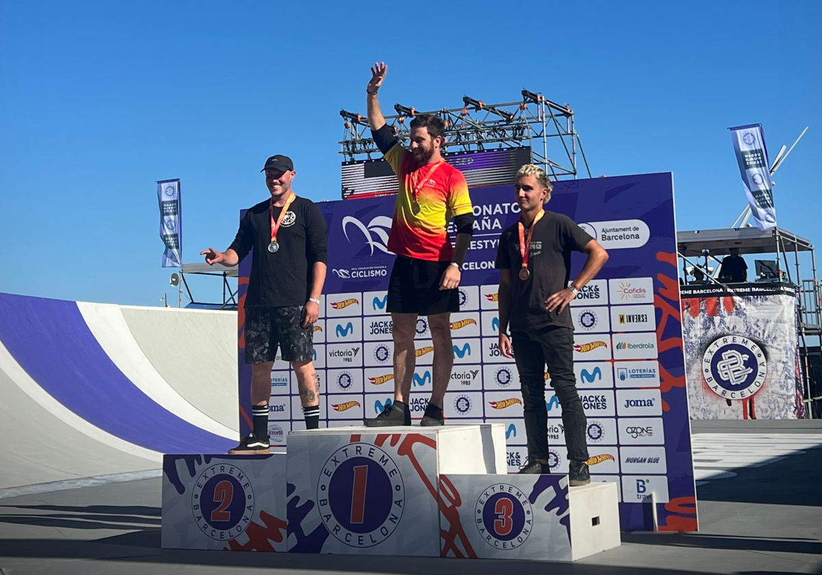 Daniel Peñafiel subido al pódio del Campeonato de España de BMX Freestyle de Barcelona