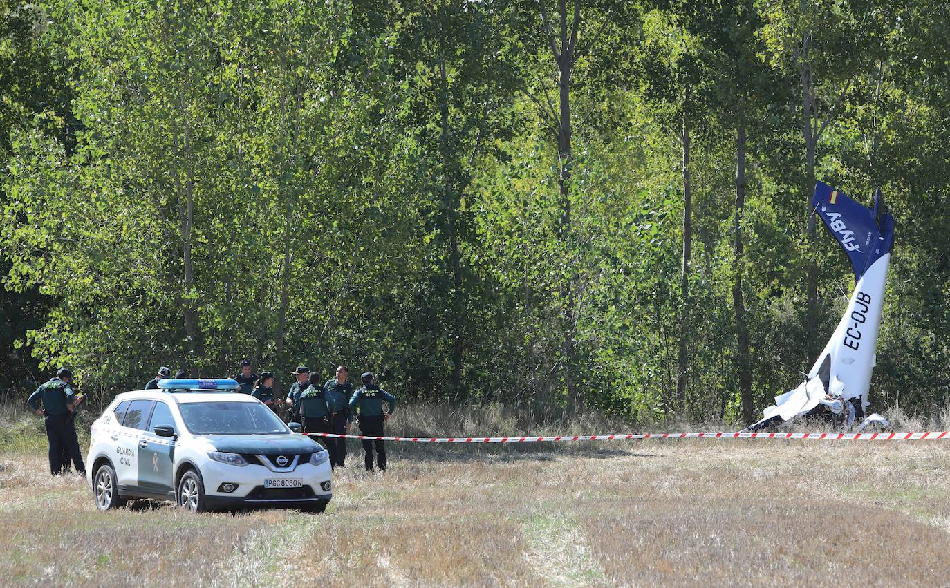 Imágenes del accidente mortal de una avioneta tras despegar en Burgos