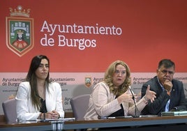 La alcaldesa de Burgos, Cristina Ayala, en rueda de prensa este jueves.