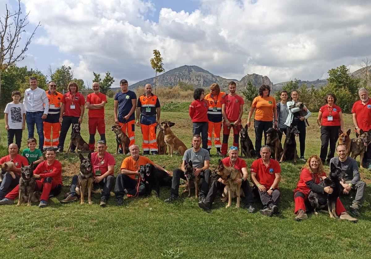 Foto del grupo UCIR en las jornadas celebradas en Poza de la Sal.