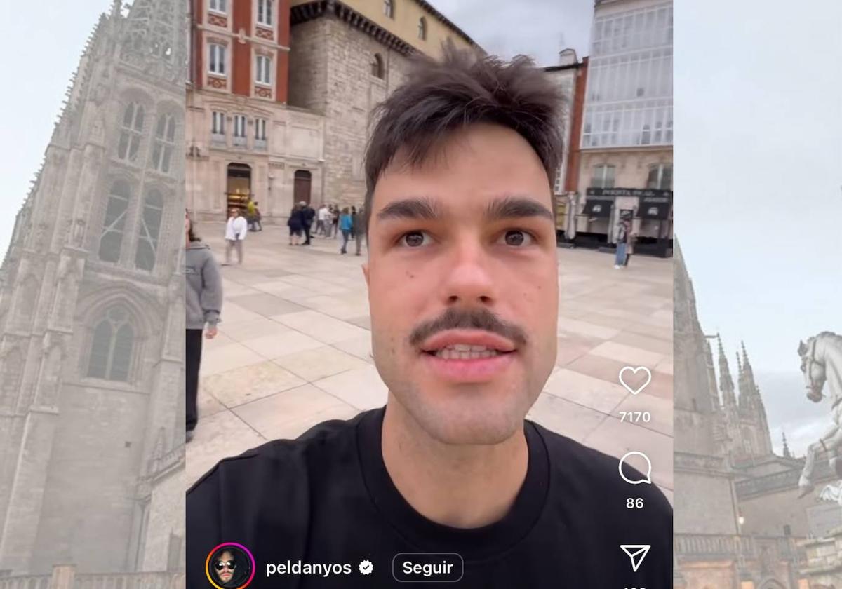 El influencer Peldanyos graba un vídeo en Burgos.