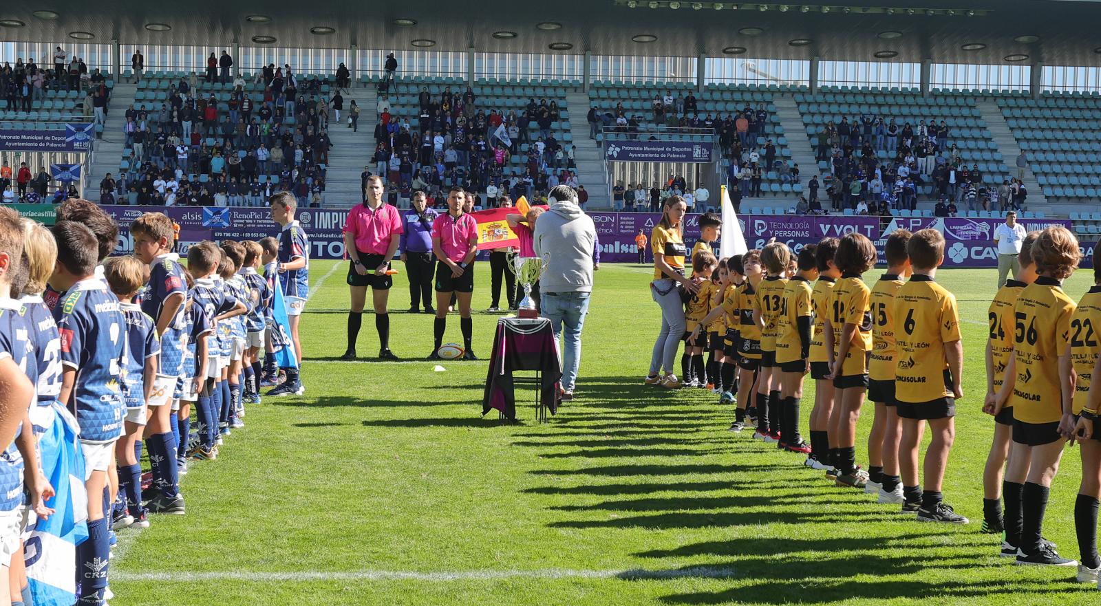 El Recoletas Burgos Caja Rural vuelve a alzar la Supercopa de España