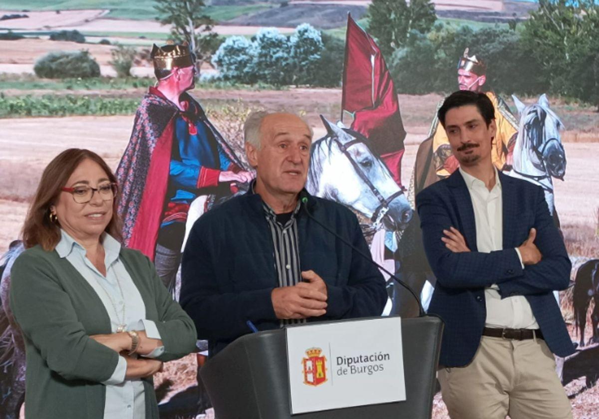 Raquel Contreras, diputada de Cultura, con Félix Yáñez, de Territorio ArTlanza, en la presentación de la iniciativa.