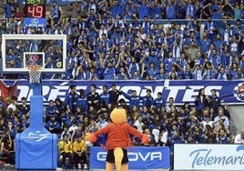 Aficionados del San Pablo Burgos en el Coliseum.