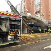 Un aparatoso incendio calcina parte de la Big Bolera