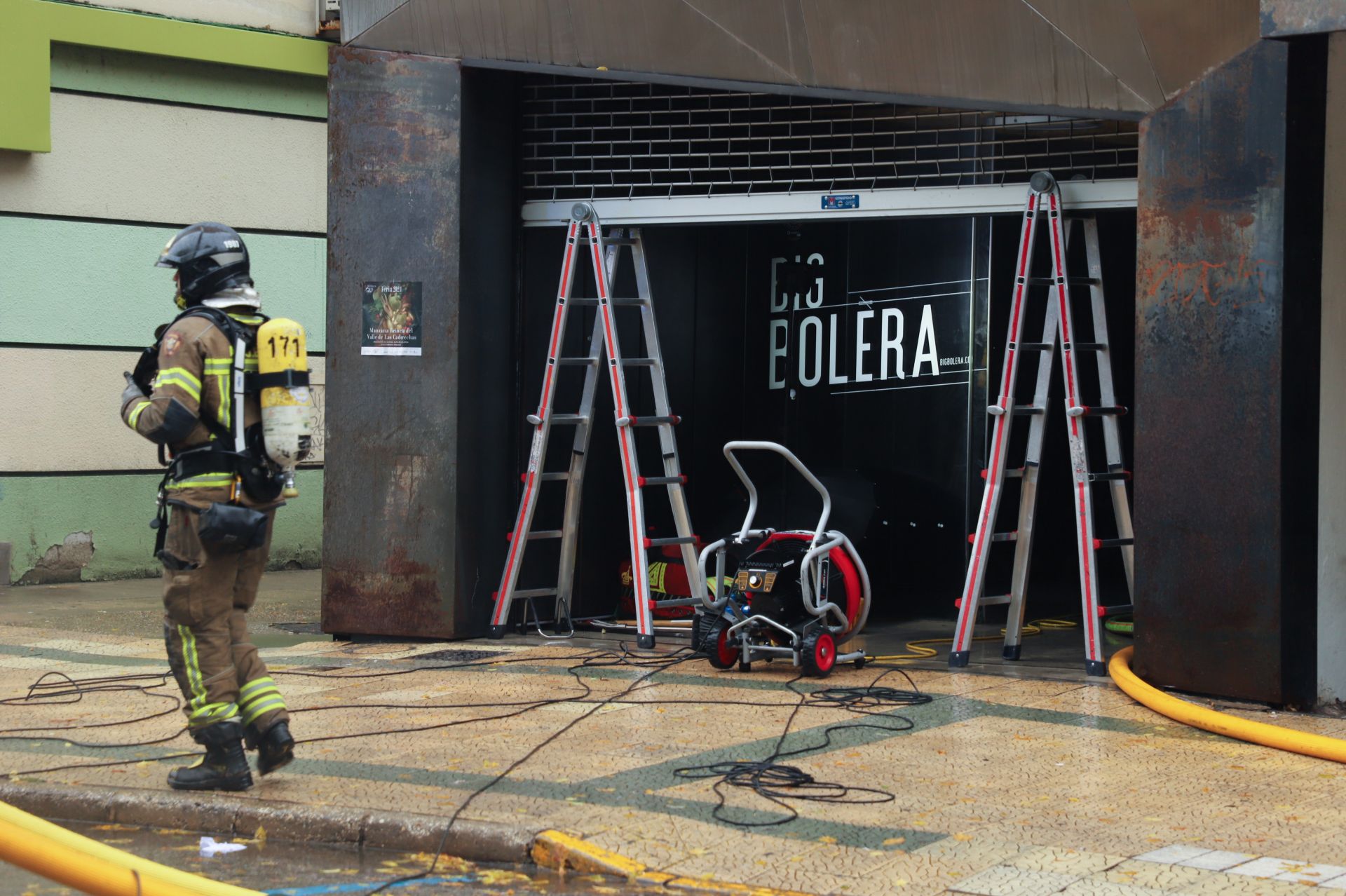 Aparatoso incendio en la Big Bolera