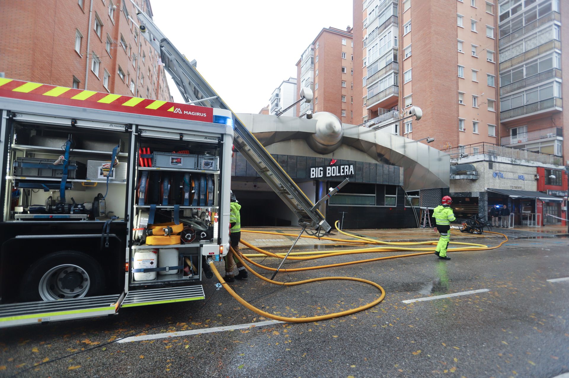 Aparatoso incendio en la Big Bolera