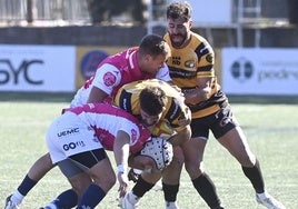 Jugadores del Recoletas Burgos Caja Rural y VRAC durante el encuentro