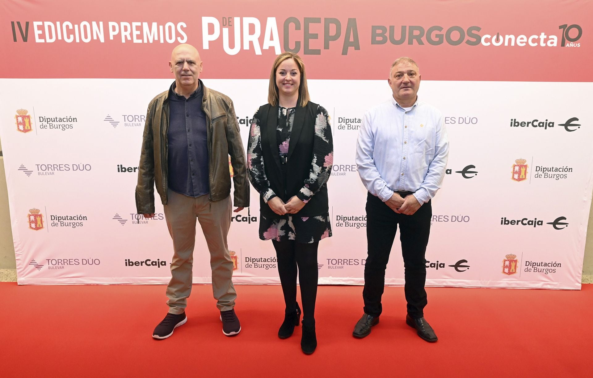 Santos Bocanegra, Miriam Esteban, alcaldesa de Baños de Valdearados, y José Luis de la Roca.