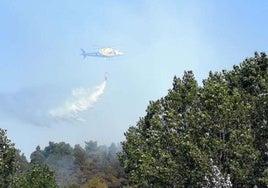 Imagen de archivo de un helicóptero contra incendios.