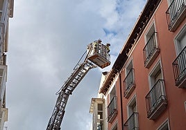 Los bomberos durante la intervención.