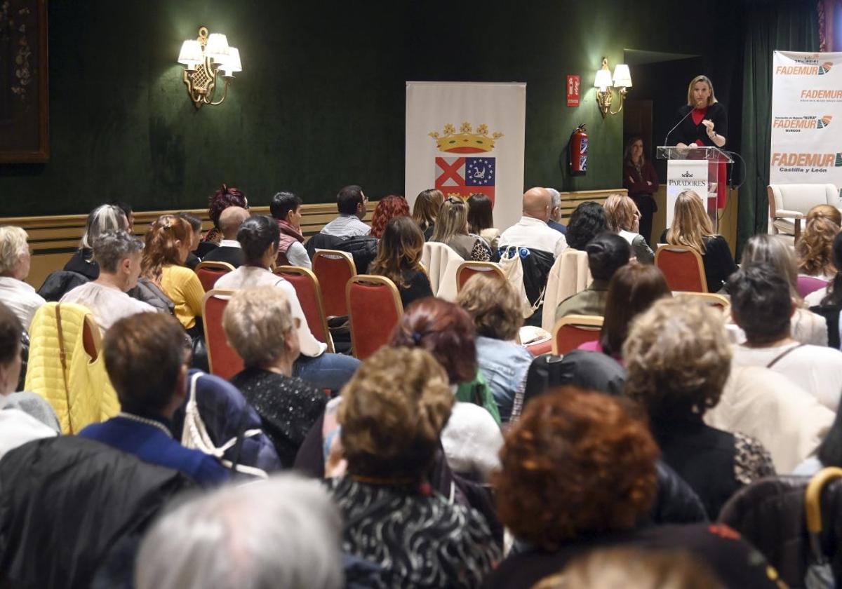 Isabel Blanco participa en una jornada sobre liderazgo femenino.