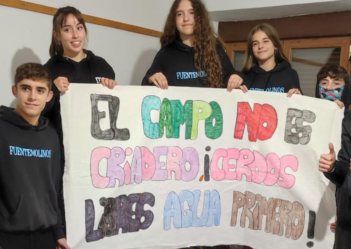 Imagen secundaria 1 - Actividades en Fuentemolinos para evitar la instalación de la macrogranja.