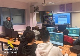 Alumnos de los centros educativos en la Ciberliga.