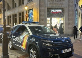 La Policía Nacional de Burgos este martes en Primor.