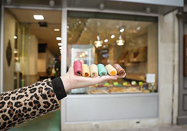 Huesos de santo de la pastelería Loste