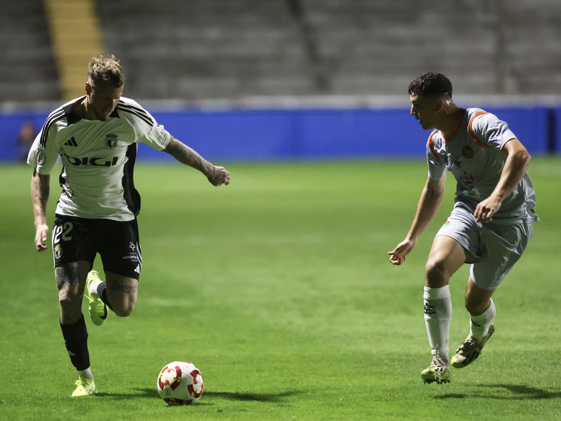 El partido entre el CD Móstoles y el Burgos CF, en imágenes