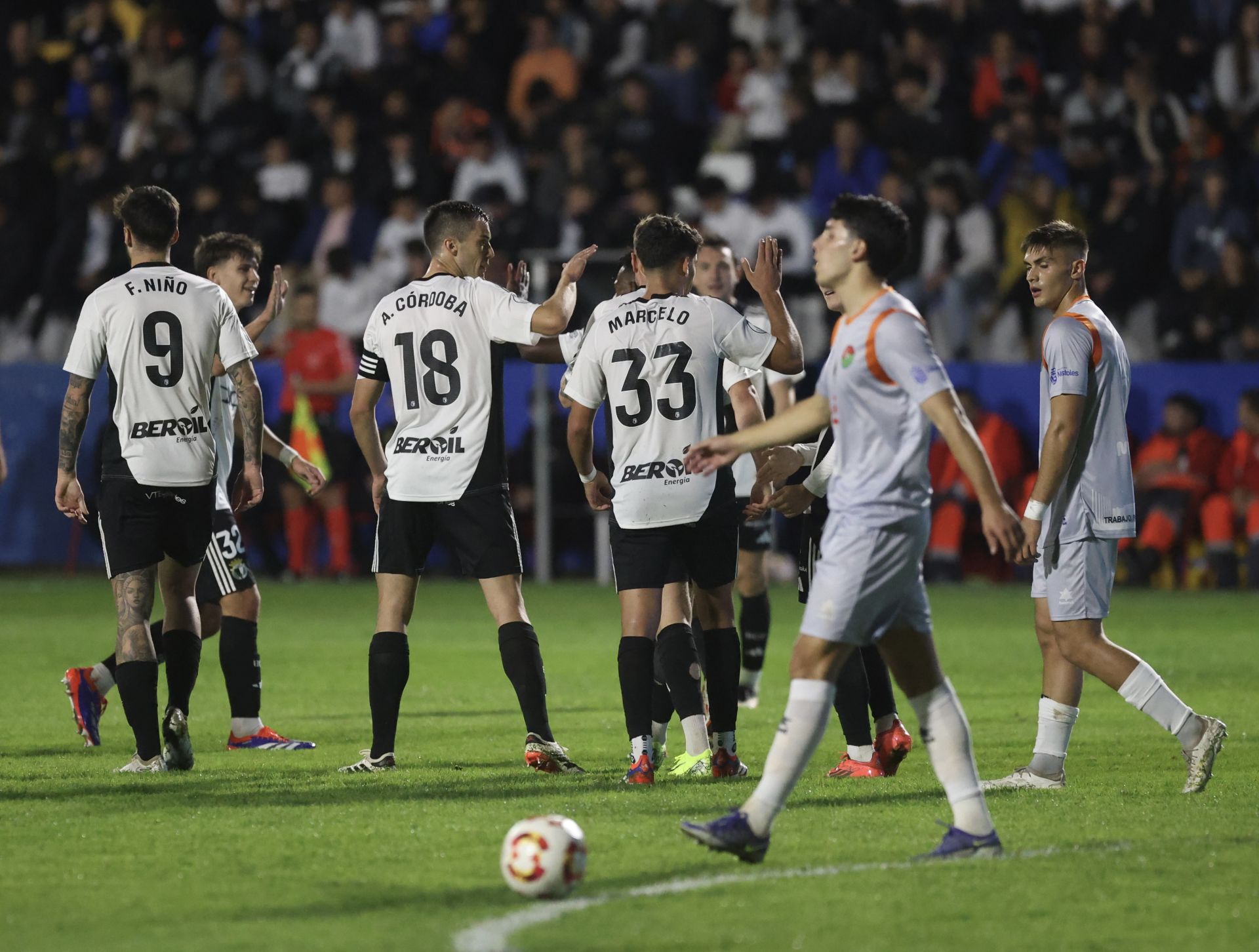 El partido entre el CD Móstoles y el Burgos CF, en imágenes