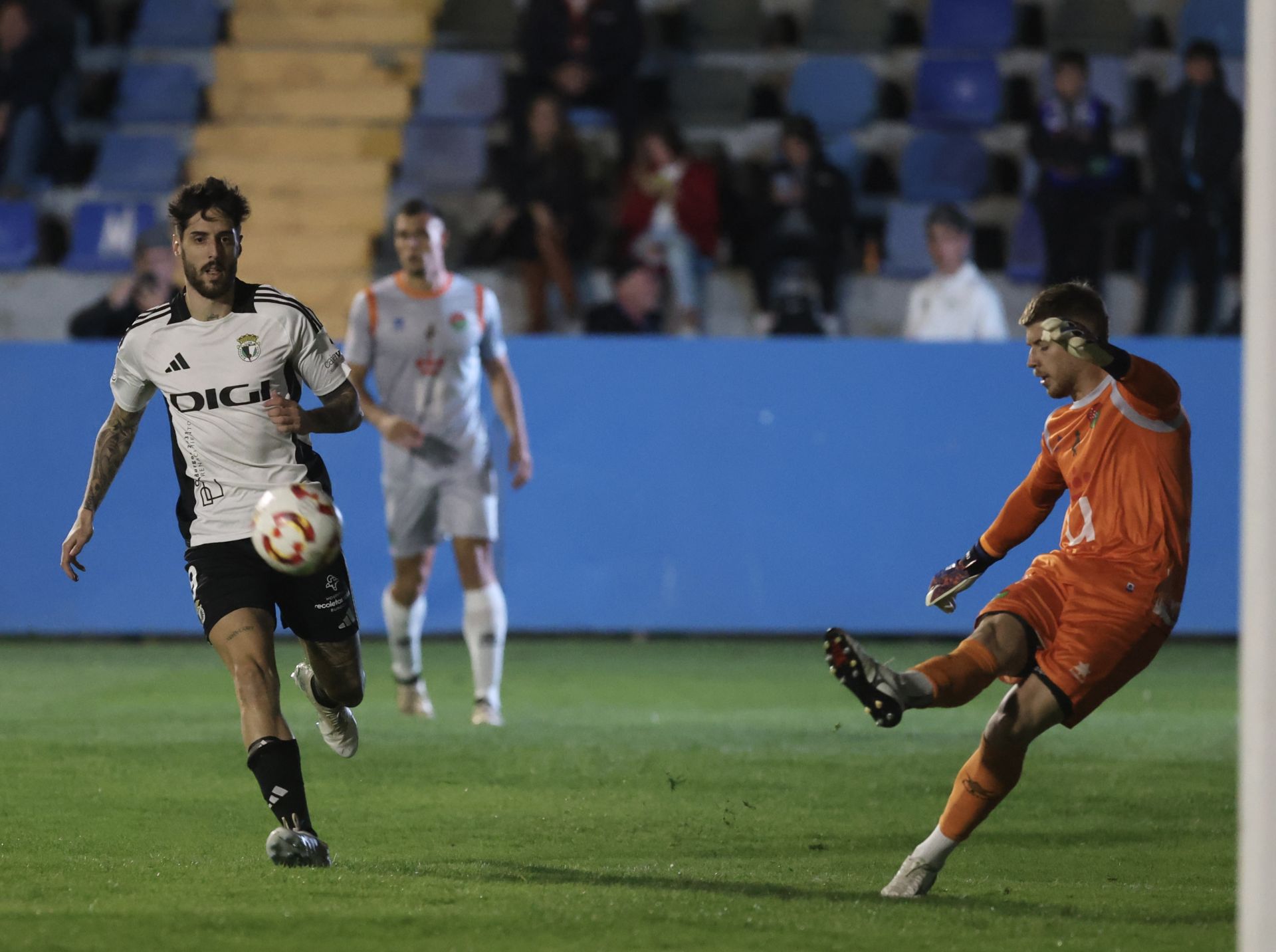 El partido entre el CD Móstoles y el Burgos CF, en imágenes