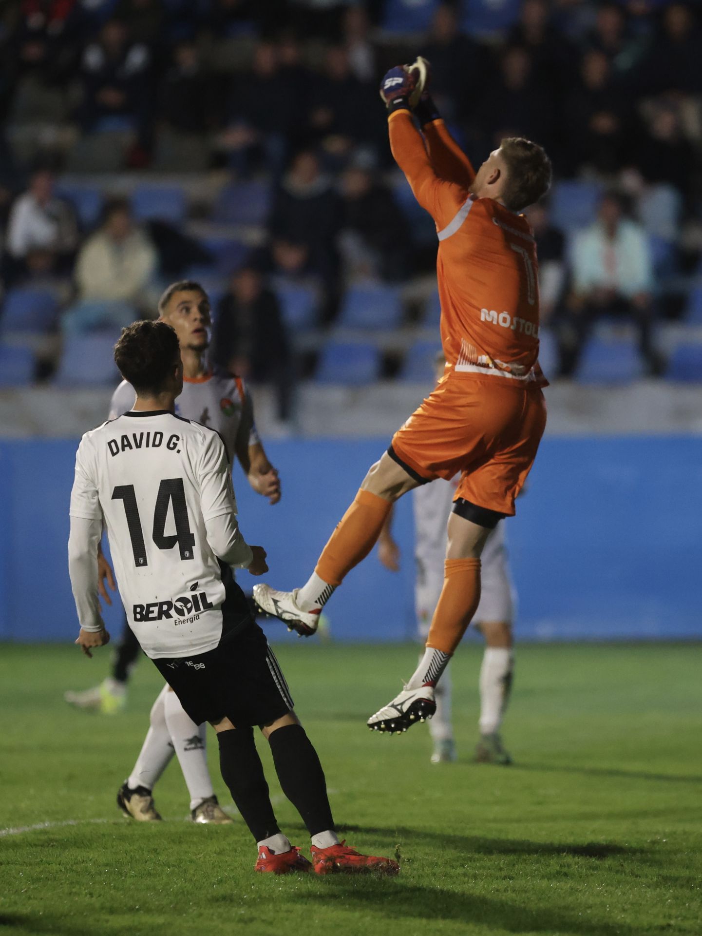 El partido entre el CD Móstoles y el Burgos CF, en imágenes