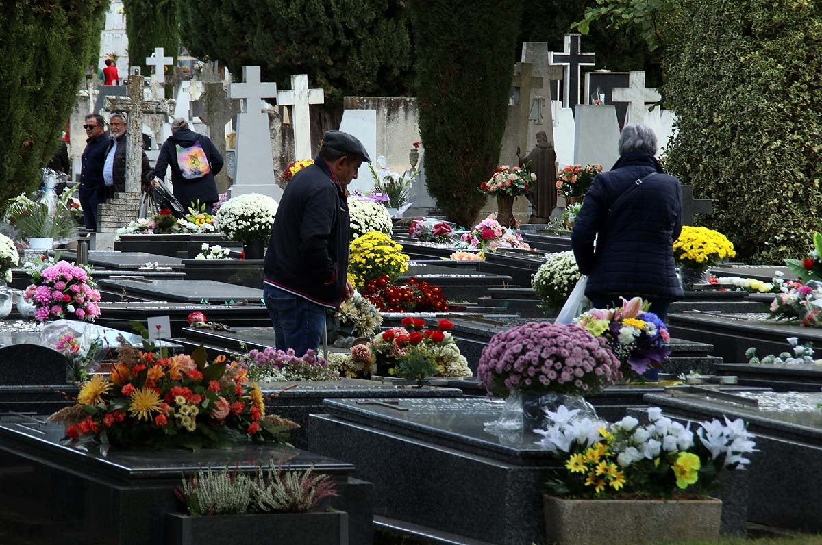 Burgos recuerda con flores a los que ya no están
