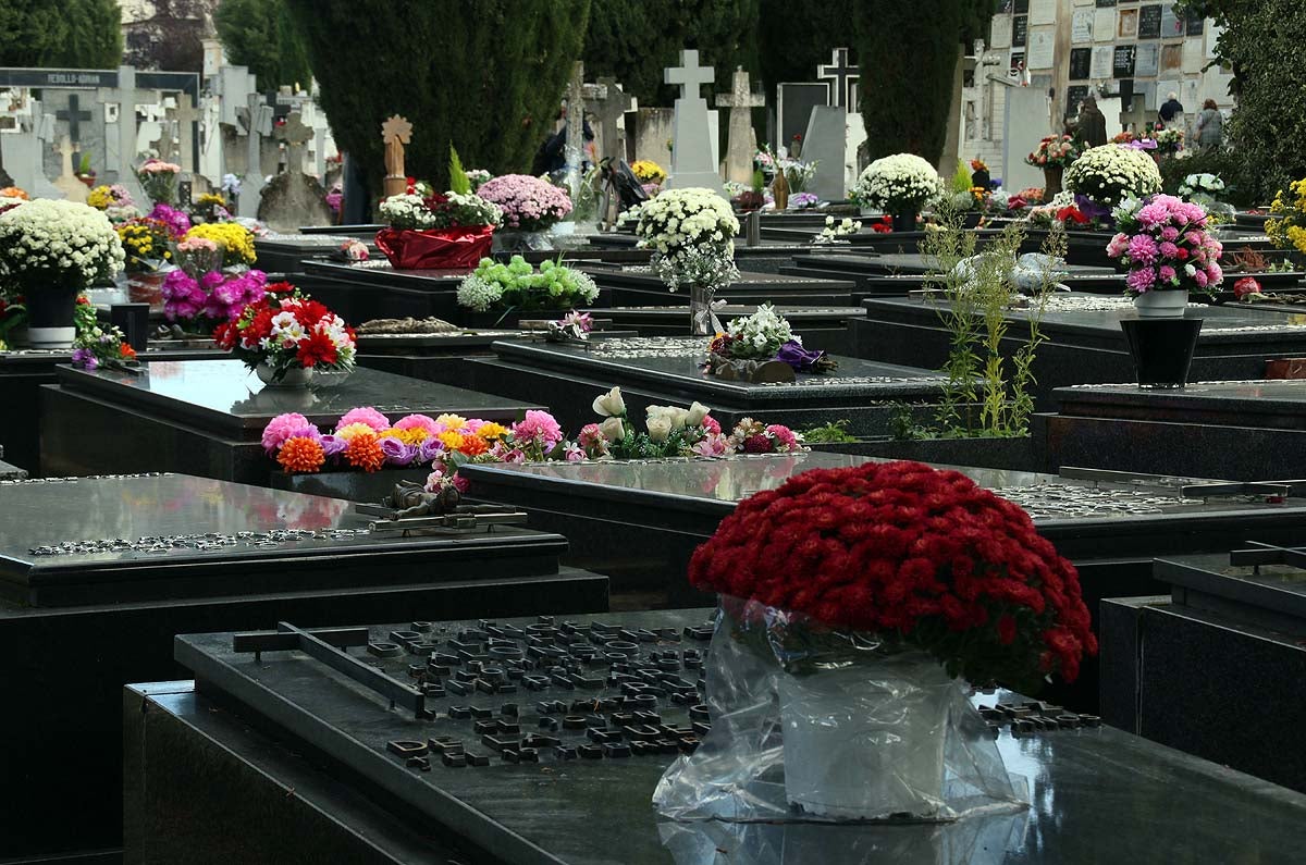 Burgos recuerda con flores a los que ya no están