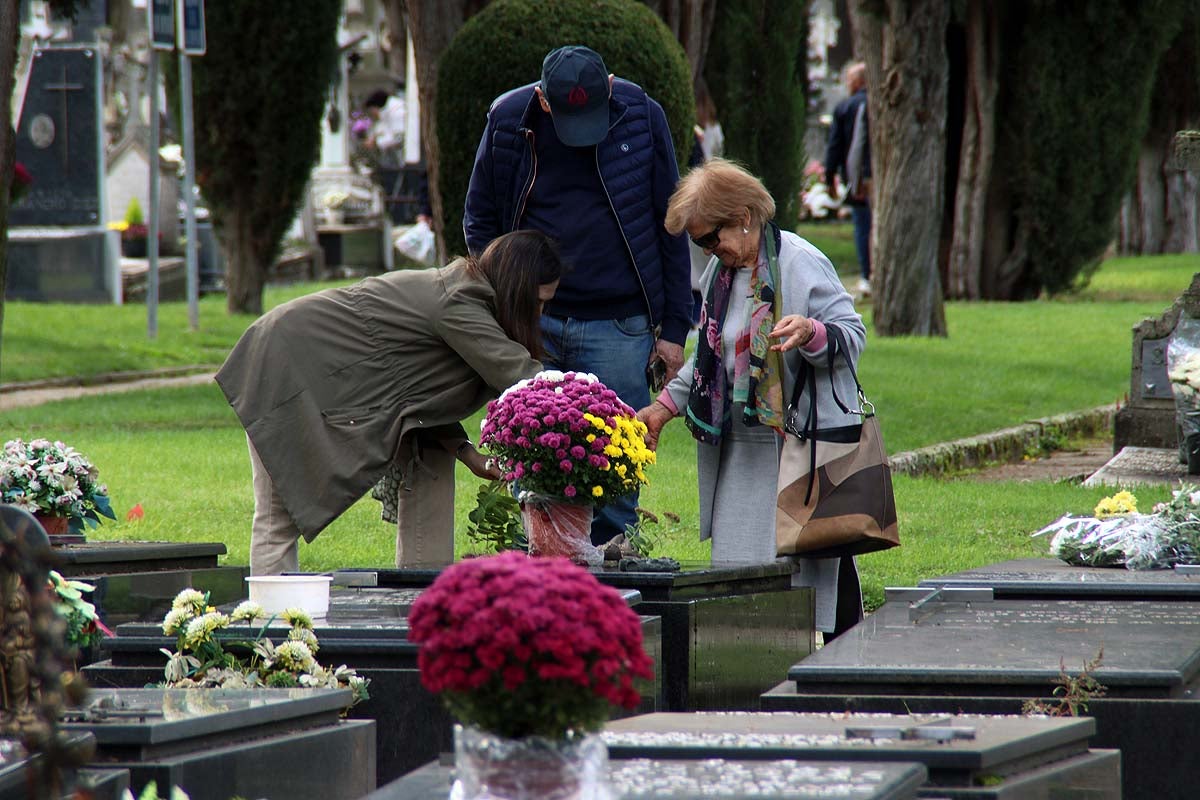 Burgos recuerda con flores a los que ya no están