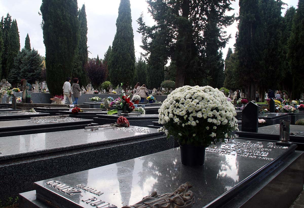 Burgos recuerda con flores a los que ya no están