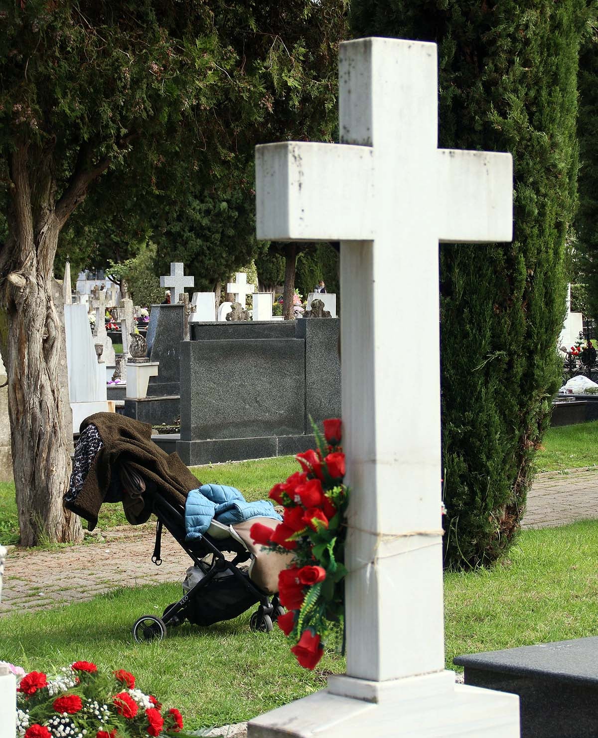 Burgos recuerda con flores a los que ya no están