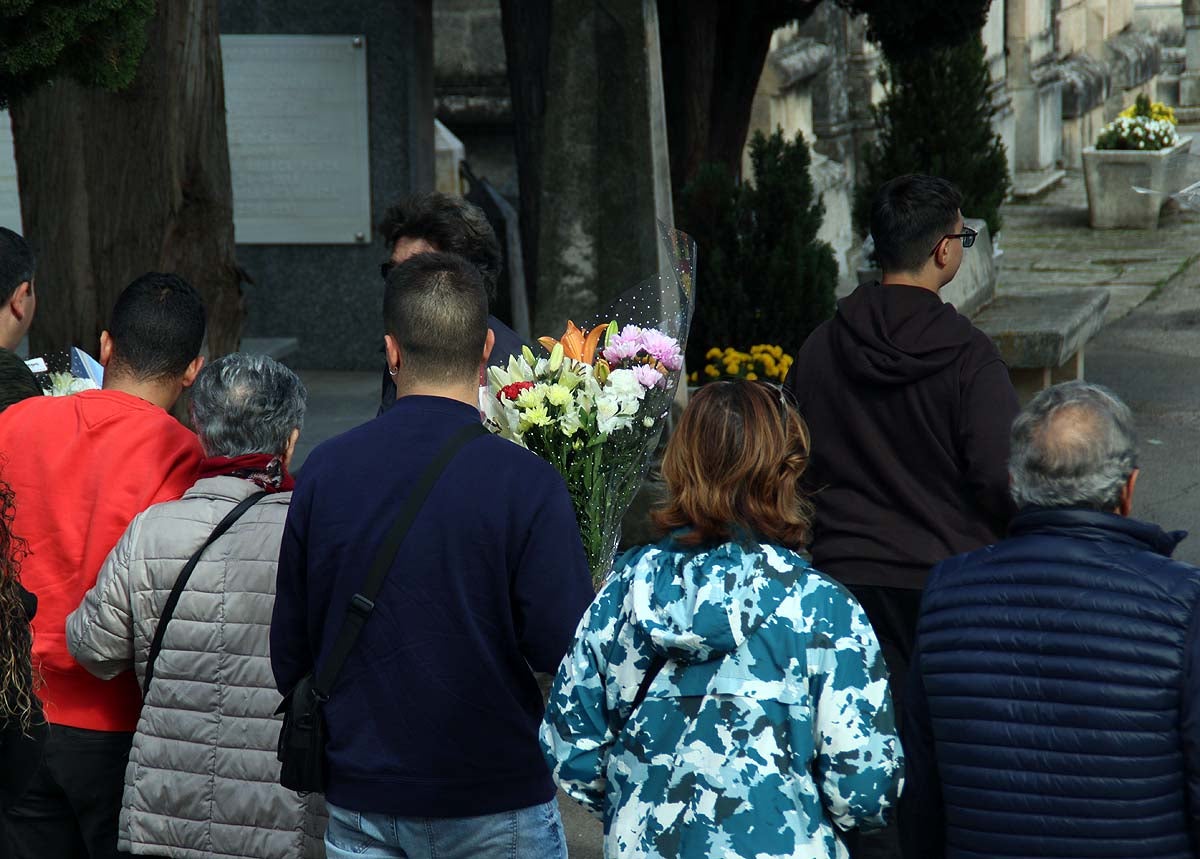 Burgos recuerda con flores a los que ya no están