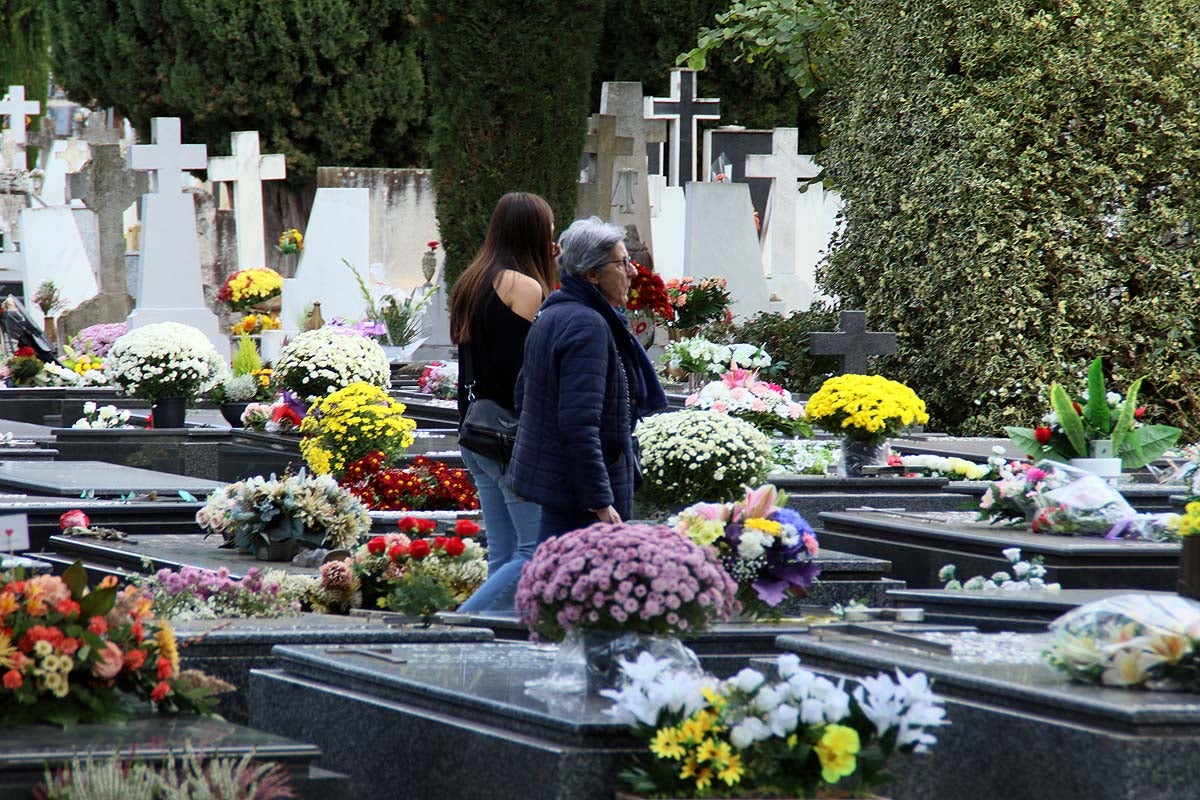 Burgos recuerda con flores a los que ya no están